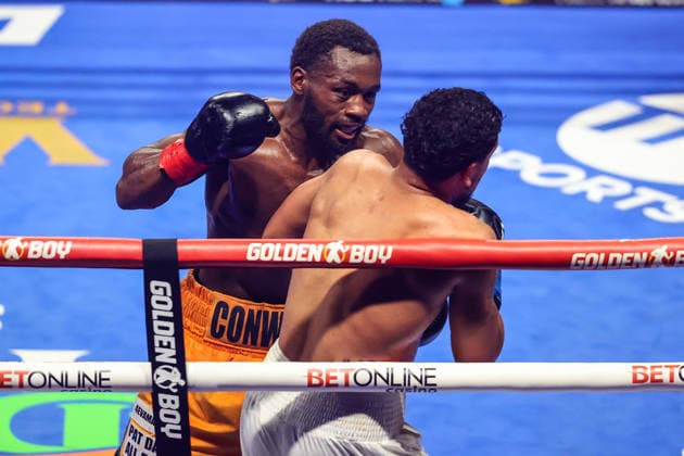 August 01, 2026: (L-R) Junior Middleweight Charles Conwell punches Paul Kroll during the Roach Jr. vs Zepeda card inside The Theater at the Virgin Hotels on August 1, 2026 in Las Vegas, NV. CSM. Las Vegas United States of America - ZUMAc04_ 20260801_zma_c04_175 Copyright: xChristopherxTrimx
