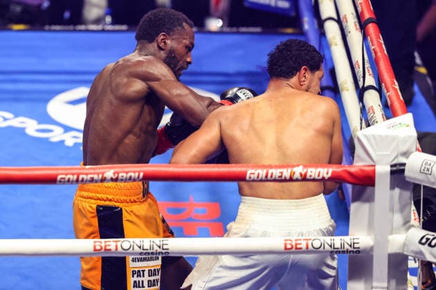 August 01, 2026: (L-R) Junior Middleweight Charles Conwell punches Paul Kroll during the Roach Jr. vs Zepeda card inside The Theater at the Virgin Hotels on August 1, 2026 in Las Vegas, NV. CSM. Las Vegas United States of America - ZUMAc04_ 20260801_zma_c04_177 Copyright: xChristopherxTrimx