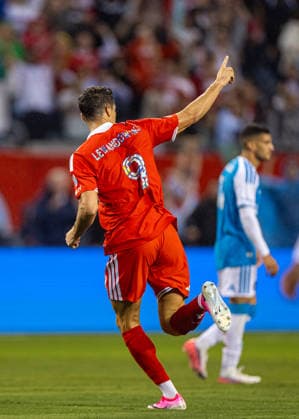 Football - Major League Soccer - Chicago Fire FC v Charlotte FC CHICAGO, USA - Saturday, August 1, 2026: Chicago Fire s Robert Lewandowski celebrates after scoring the first equalising goal during a Major League Soccer match between Chicago Fire FC and Charlotte FC at Soldier Field. (Photo by David Rawcliffe Propaganda) CHICAGO Soldier Field ILLINOIS UNITED STATES OF AMERICA  Copyright: xDavidxRawcliffex P2026-08-01-Chicago_Fire_Charlotte-14
