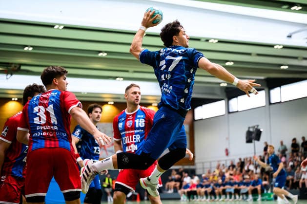 Altbach: HBL - 26 27 - SG BBM Bietigheim - Eulen Ludwigshafen v.li. Alexander Pfeifer (Bietigheim), Finn Leun (Ludwigshafen) Altbach Baden-Württemberg Deutschland *** Altbach HBL 26 27 SG BBM Bietigheim Eulen Ludwigshafen (from left): Alexander Pfeifer (Bietigheim), Finn Leun (Ludwigshafen), Altbach, Baden-Württemberg, Germany