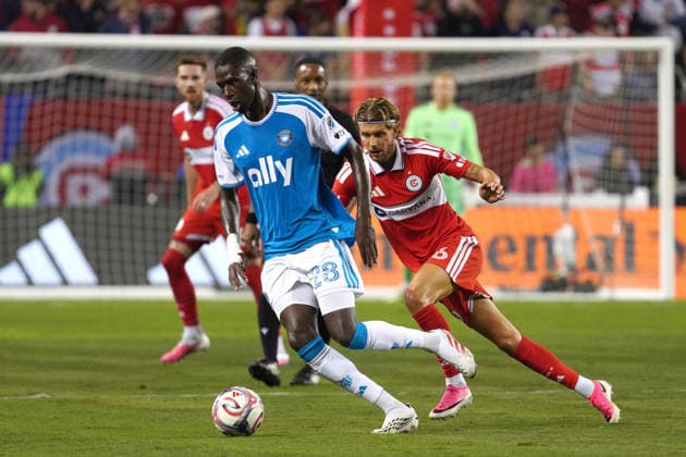 Anton Saletros (R) of Chicago vies for the ball with Djibril Diani of Charlotte in a MLS, Fussball Herren, USA match between Chicago Fire and Charlotte FC at the Soldier Field stadium in Chicago, United States, 01 August 2026. MLS: Chicago Fire vs Charlotte FC !ACHTUNG: NUR REDAKTIONELLE NUTZUNG!  Copyright: xKennethxFernándezx AMDEP9963 20260802-55021054046_1
