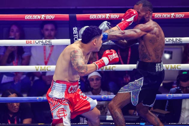 August 01, 2026: (L-R) Welterweight Raul Curiel punches Quinton Randall during the Roach Jr. vs Zepeda card inside The Theater at the Virgin Hotels on August 1, 2026 in Las Vegas, NV. CSM. Las Vegas United States of America - ZUMAc04_ 20260801_zma_c04_181 Copyright: xChristopherxTrimx
