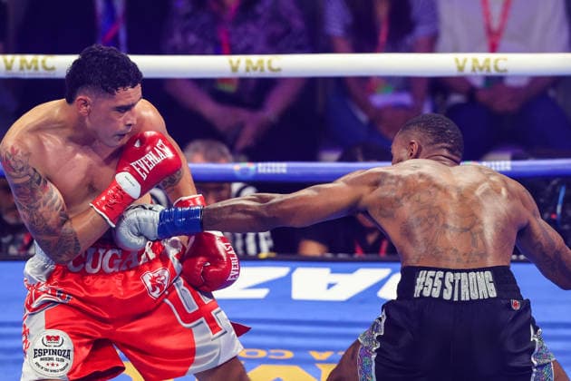 August 01, 2026: (R-L) Welterweight Quinton Randall punches Raul Curiel during the Roach Jr. vs Zepeda card inside The Theater at the Virgin Hotels on August 1, 2026 in Las Vegas, NV. CSM. Las Vegas United States of America - ZUMAc04_ 20260801_zma_c04_186 Copyright: xChristopherxTrimx