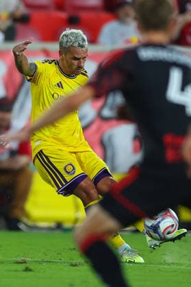 HARRISON, NJ - AUGUST 01: Antione Griezmann 7 of the Orlando City SC takes a free kick during the first half of the game against Red Bull New York on August 1, 2026 at Sports Illustrated Stadium in Harrison, New Jersey. (Photo by Rich Graessle Icon Sportswire) SOCCER: AUG 01 MLS, Fussball Herren, USA Red Bull New York vs Orlando City EDITORIAL USE ONLY Icon26080129702