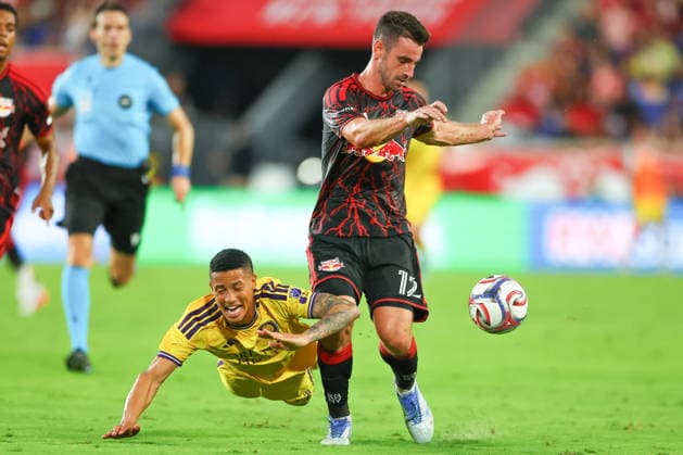 HARRISON, NJ - AUGUST 01: Dylan Nealis 12 of the Red Bull New York battles Tiago Souza 11 of the Orlando City SC during the first half of the game on August 1, 2026 at Sports Illustrated Stadium in Harrison, New Jersey. (Photo by Rich Graessle Icon Sportswire) SOCCER: AUG 01 MLS, Fussball Herren, USA Red Bull New York vs Orlando City EDITORIAL USE ONLY Icon26080129707