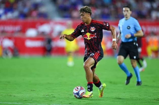 HARRISON, NJ - AUGUST 01: Julian Hall 16 of the Red Bull New York controls the ball during the second half of the game against Orlando City SC on August 1, 2026 at Sports Illustrated Stadium in Harrison, New Jersey. (Photo by Rich Graessle Icon Sportswire) SOCCER: AUG 01 MLS, Fussball Herren, USA Red Bull New York vs Orlando City EDITORIAL USE ONLY Icon26080129719