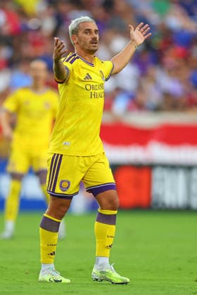 HARRISON, NJ - AUGUST 01: Antione Griezmann 7 of the Orlando City SC during the first half of the game against Red Bull New York on August 1, 2026 at Sports Illustrated Stadium in Harrison, New Jersey. (Photo by Rich Graessle Icon Sportswire) SOCCER: AUG 01 MLS, Fussball Herren, USA Red Bull New York vs Orlando City EDITORIAL USE ONLY Icon26080129726