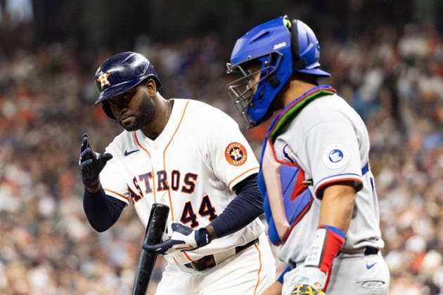 August 1, 2026, Houston, Texas, USA: Houston Astros designated hitter YORDAN ALVAREZ (44) gestures to fans before batting in the top of the first inning of a Major League Baseball game between the Texas Rangers and the Houston Astros, August 1, 2026, at Daikin Park in Houston, Texas. Houston USA - ZUMAg287 20260801_zsp_g287_001 Copyright: xMatthewxGuzmanx