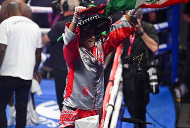 Raul Curiel vs. Quinton Randall in Las Vegas LAS VEGAS, NEVADA - AUG 1: Raul Curiel celebrates after he defeated Quinton Randall (not seen) during their super welterweight title fight on Saturday night at The Theater Virgin Hotel in Las Vegas, Nevada, United States on August 1, 2026 on the undercard of Lamont Roach s and William Zepeda s clash for the WBC World Lightweight championship. Tayfun Coskun Anadolu Nevada United States. Editorial use only. Please get in touch for any other usage.  Copyright: x2026xAnadoluxTayfunxCoskunx