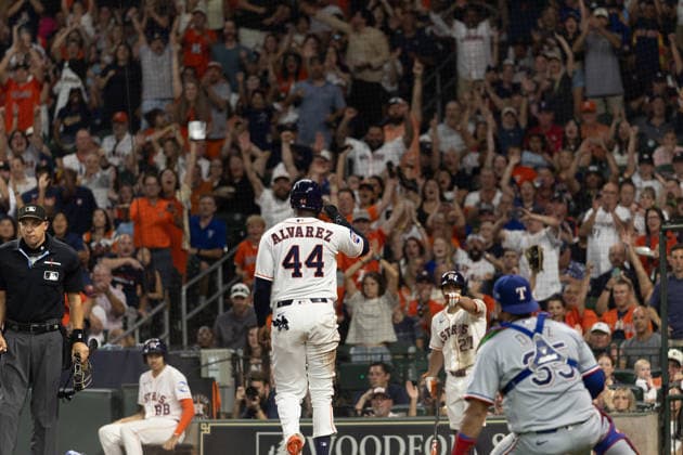 August 1, 2026, Houston, Texas, USA: Houston Astros designated hitter YORDAN ALVAREZ (44) celebrates with fans after scoring a run in the bottom of the fourth inning of a Major League Baseball game between the Texas Rangers and the Houston Astros, August 1, 2026, at Daikin Park in Houston, Texas. Houston USA - ZUMAg287 20260801_zsp_g287_047 Copyright: xMatthewxGuzmanx