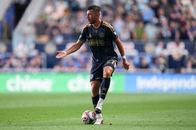 August 01, 2026: Philadelphia Union Defender Kai Wagner (27) gestures to a teammate during the first half of an MLS, Fussball Herren, USA match against Atlanta United at Subaru Park in Chester, Pennsylvania. CSM Chester United States of America - ZUMAc04_ 20260801_zma_c04_225 Copyright: xKylexRoddenx