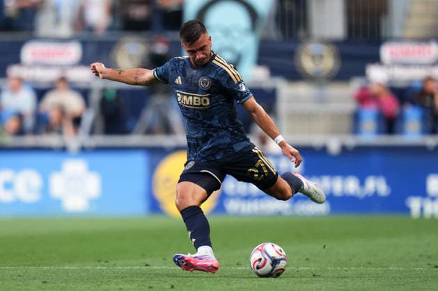 August 01, 2026: Philadelphia Union Defender Kai Wagner (27) kicks the ball during the first half of an MLS, Fussball Herren, USA match against Atlanta United at Subaru Park in Chester, Pennsylvania. CSM Chester United States of America - ZUMAc04_ 20260801_zma_c04_227 Copyright: xKylexRoddenx