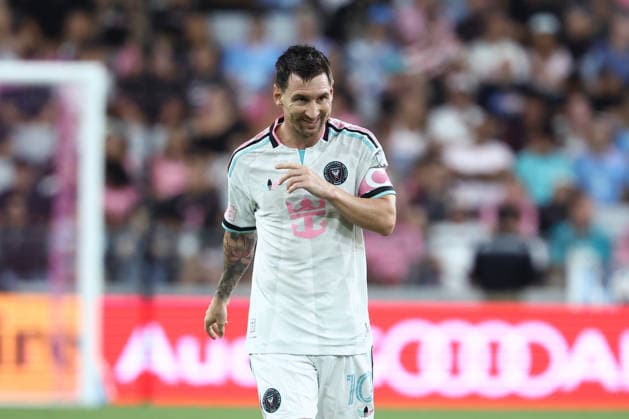 MIAMI, FL - AUGUST 01: Inter Miami CF offense Leo Messi (10) smiles after a missed scoring chance in the second half during the game between the Columbus Crew and Inter Miami on Saturday, Agust 1, 2026 at Nu Stadium in Miami, FL (Photo by Peter Joneleit Icon Sportswire) SOCCER: AUG 01 MLS, Fussball Herren, USA Inter Miami CF vs Columbus Crew EDITORIAL USE ONLY Icon260801039