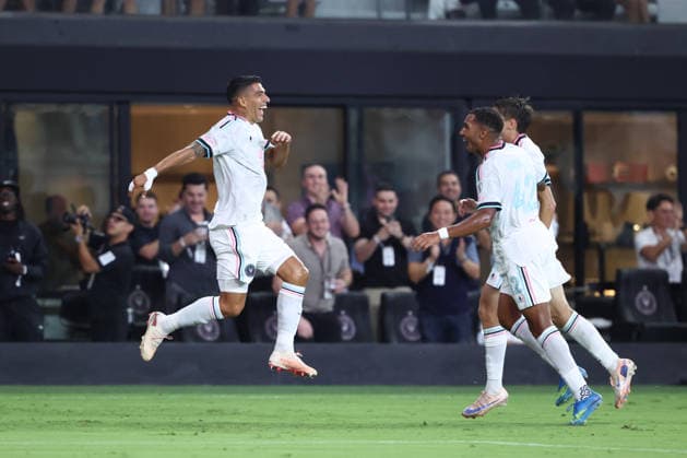 MIAMI, FL - AUGUST 01: Inter Miami CF offense Luis Suarez (9) celebrates after his goal in the first half during the game between the Columbus Crew and Inter Miami on Saturday, Agust 1, 2026 at Nu Stadium in Miami, FL (Photo by Peter Joneleit Icon Sportswire) SOCCER: AUG 01 MLS, Fussball Herren, USA Inter Miami CF vs Columbus Crew EDITORIAL USE ONLY Icon260801047