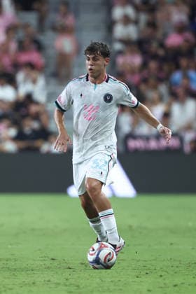 MIAMI, FL - AUGUST 01: Inter Miami CF defense Noah Allen (32) attacks with the ball in the first half during the game between the Columbus Crew and Inter Miami on Saturday, Agust 1, 2026 at Nu Stadium in Miami, FL (Photo by Peter Joneleit Icon Sportswire) SOCCER: AUG 01 MLS, Fussball Herren, USA Inter Miami CF vs Columbus Crew EDITORIAL USE ONLY Icon260801050