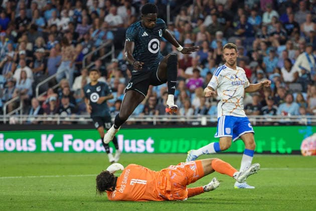 August 1, 2026, St. Paul, Minnesota, United States: San Diego FC goalkeeper CJ DOS SANTOS (1) retrieves the ball ahead of a Minnesota player. Minnesota United hosted San Diego August 1st. The teams faced off at Allianz Field in St. Paul, Minnesota. The teams drew 1-1. St. Paul United States - ZUMAt166 20260801_zsp_t166_002 Copyright: xMichaelxTurnerx