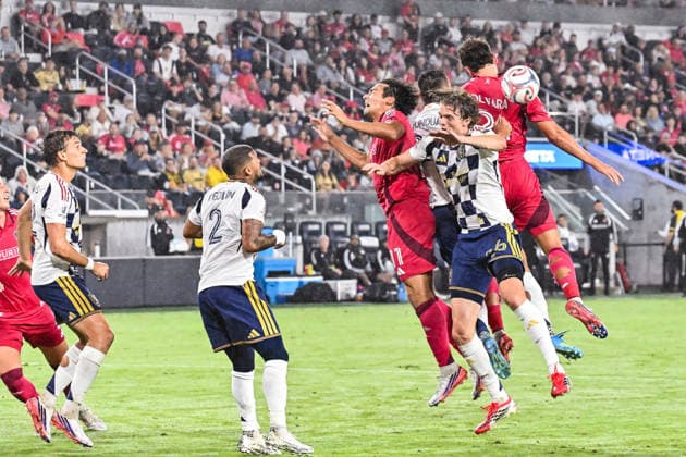 ST. LOUIS, MO - AUGUST 01: Players from both teams battle to head the crossed ball during the MLS, Fussball Herren, USA regular season match where St. Louis CITY SC hosted Real Salt Lake on Saturday August 1st, 2026, at Energizer Park in St. Louis City, MO. (Photo by Rick Ulreich Icon Sportswire) SOCCER: AUG 01 MLS St. Louis CITY SC vs Real Salt Lake EDITORIAL USE ONLY Icon26080101