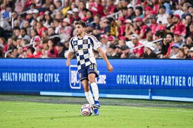 ST. LOUIS, MO - AUGUST 01: Juan Manuel Sanabria (8) of the Real Salt Lake controls the ball during the MLS, Fussball Herren, USA regular season match where St. Louis CITY SC hosted Real Salt Lake on Saturday August 1st, 2026, at Energizer Park in St. Louis City, MO. (Photo by Rick Ulreich Icon Sportswire) SOCCER: AUG 01 MLS St. Louis CITY SC vs Real Salt Lake EDITORIAL USE ONLY Icon26080113