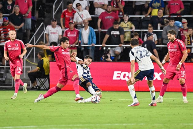 ST. LOUIS, MO - AUGUST 01: Noel Caliskan (92) of the Real Salt Lake slides to knock the ball away from Simon Becher (11) of the St. Louis CITY SC during the MLS, Fussball Herren, USA regular season match where St. Louis CITY SC hosted Real Salt Lake on Saturday August 1st, 2026, at Energizer Park in St. Louis City, MO. (Photo by Rick Ulreich Icon Sportswire) SOCCER: AUG 01 MLS St. Louis CITY SC vs Real Salt Lake EDITORIAL USE ONLY Icon26080116