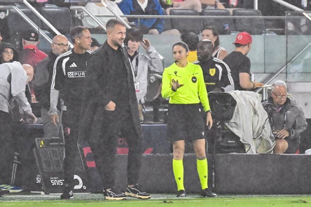 ST. LOUIS, MO - AUGUST 01: Yoann Damet the Head Coach of St. Louis City interacts with the official on the side line during the MLS, Fussball Herren, USA regular season match where St. Louis CITY SC hosted Real Salt Lake on Saturday August 1st, 2026, at Energizer Park in St. Louis City, MO. (Photo by Rick Ulreich Icon Sportswire) SOCCER: AUG 01 MLS St. Louis CITY SC vs Real Salt Lake EDITORIAL USE ONLY Icon26080120