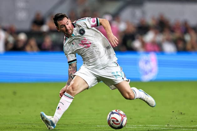 August 1, 2026, Miami, Florida, USA: LIONEL MESSI (10) of Inter Miami CF controls a ball during a MLS, Fussball Herren, USA game between Inter Miami CF and Columbus Crew Miami USA - ZUMAa257 20260801_zsp_a257_019 Copyright: xChrisxArjoonx