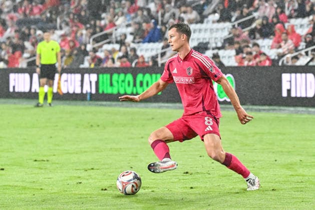 ST. LOUIS, MO - AUGUST 01: Chris Durkin (8) of the St. Louis CITY SC controls the ball in the attacking end during the MLS, Fussball Herren, USA regular season match where St. Louis CITY SC hosted Real Salt Lake on Saturday August 1st, 2026, at Energizer Park in St. Louis City, MO. (Photo by Rick Ulreich Icon Sportswire) SOCCER: AUG 01 MLS St. Louis CITY SC vs Real Salt Lake EDITORIAL USE ONLY Icon26080129