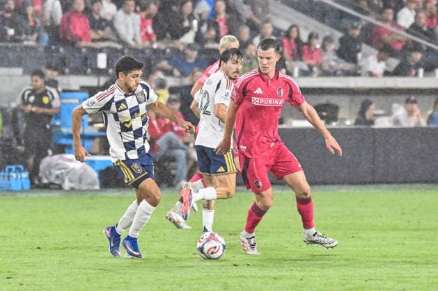 ST. LOUIS, MO - AUGUST 01: Juan Manuel Sanabria (8) of the Real Salt Lake and Chris Durkin (8) of the St. Louis CITY SC battle for the ball during the MLS, Fussball Herren, USA regular season match where St. Louis CITY SC hosted Real Salt Lake on Saturday August 1st, 2026, at Energizer Park in St. Louis City, MO. (Photo by Rick Ulreich Icon Sportswire) SOCCER: AUG 01 MLS St. Louis CITY SC vs Real Salt Lake EDITORIAL USE ONLY Icon26080131