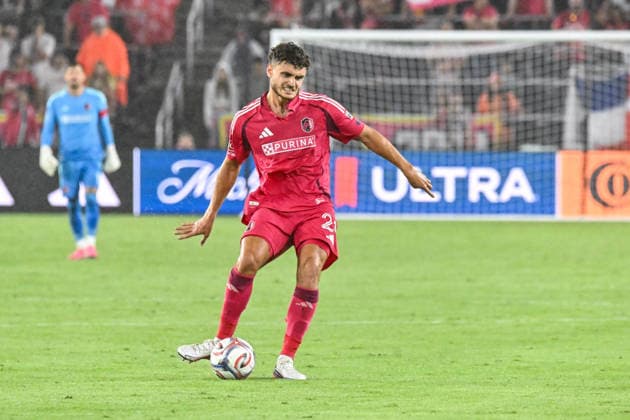 ST. LOUIS, MO - AUGUST 01: Dante Polvara (21) of the St. Louis CITY SC passes the ball during the MLS, Fussball Herren, USA regular season match where St. Louis CITY SC hosted Real Salt Lake on Saturday August 1st, 2026, at Energizer Park in St. Louis City, MO. (Photo by Rick Ulreich Icon Sportswire) SOCCER: AUG 01 MLS St. Louis CITY SC vs Real Salt Lake EDITORIAL USE ONLY Icon26080134