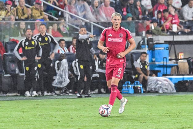 ST. LOUIS, MO - AUGUST 01: Lukas MacNaughton (5) of the St. Louis CITY SC controls the ball during the MLS, Fussball Herren, USA regular season match where St. Louis CITY SC hosted Real Salt Lake on Saturday August 1st, 2026, at Energizer Park in St. Louis City, MO. (Photo by Rick Ulreich Icon Sportswire) SOCCER: AUG 01 MLS St. Louis CITY SC vs Real Salt Lake EDITORIAL USE ONLY Icon26080139