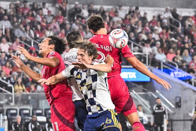 ST. LOUIS, MO - AUGUST 01: Players from both teams battle to head the crossed ball during the MLS, Fussball Herren, USA regular season match where St. Louis CITY SC hosted Real Salt Lake on Saturday August 1st, 2026, at Energizer Park in St. Louis City, MO. (Photo by Rick Ulreich Icon Sportswire) SOCCER: AUG 01 MLS St. Louis CITY SC vs Real Salt Lake EDITORIAL USE ONLY Icon26080141