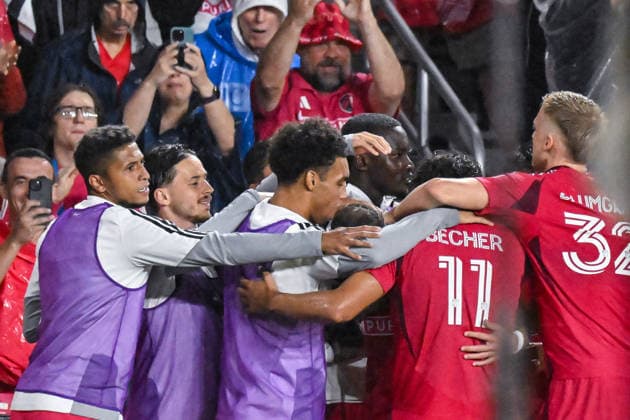 ST. LOUIS, MO - AUGUST 01: St. Louis City players gather around Marcel Hartel (17) of the St. Louis CITY SC after he ties the game at one during the MLS, Fussball Herren, USA regular season match where St. Louis CITY SC hosted Real Salt Lake on Saturday August 1st, 2026, at Energizer Park in St. Louis City, MO. (Photo by Rick Ulreich Icon Sportswire) SOCCER: AUG 01 MLS St. Louis CITY SC vs Real Salt Lake EDITORIAL USE ONLY Icon26080142