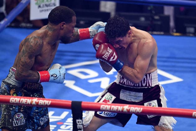 Lamont Roach vs. William Zepeda in Las Vegas LAS VEGAS, NEVADA - AUG 1: Lamont Roach (turquoise glove) and William Zepeda (burgundy glove) exchange punches during the main event for their WBC Lightweight World Championship, WM, Weltmeisterschaft title fight on Saturday night at The Theater Virgin Hotel in Las Vegas, Nevada, United States on August 1, 2026. Tayfun Coskun Anadolu Nevada United States. Editorial use only. Please get in touch for any other usage.  Copyright: x2026xAnadoluxTayfunxCoskunx