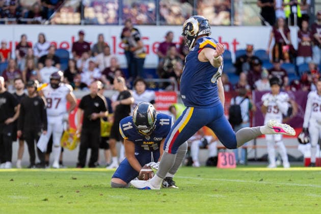 Shane McInerney (Alpine Rams, 61) kickt den Ball, GER Rhein Fire vs. Alpine Rams, American Football, AFLE, Saison 2026, 01.08.2026 GER Rhein Fire vs. Alpine Rams, American Football, AFLE, Saison 2026, 01.08.2026 Duisburg *** Shane McInerney of the Alpine Rams, No. 61, kicks the ball; GER Rhein Fire vs. Alpine Rams, American Football, AFLE, 2026 Season, August 1, 2026; GER Rhein Fire vs. Alpine Rams, American Football, AFLE, 2026 Season, August 1, 2026, Duisburg Copyright: xEibner-Pressefoto FabianxFriesex EP_FFE