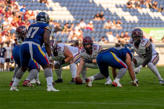 Kevin Kreider (Rhein Fire, 53) vor dem naechsten Spielzug, GER Rhein Fire vs. Alpine Rams, American Football, AFLE, Saison 2026, 01.08.2026 GER Rhein Fire vs. Alpine Rams, American Football, AFLE, Saison 2026, 01.08.2026 Duisburg *** Kevin Kreider, Rhein Fire, 53 before the next play, GER Rhein Fire vs. Alpine Rams, American Football, AFLE, 2026 Season, August 1, 2026, GER Rhein Fire vs. Alpine Rams, American Football, AFLE, 2026 Season, August 1, 2026, Duisburg Copyright: xEibner-Pressefoto FabianxFriesex EP_FFE