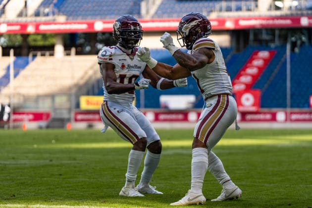 Harlan Kwofie (Rhein Fire, 10) und Jonathan Scott (Rhein Fire, 11) feiern den Punktgewinn, GER Rhein Fire vs. Alpine Rams, American Football, AFLE, Saison 2026, 01.08.2026 GER Rhein Fire vs. Alpine Rams, American Football, AFLE, Saison 2026, 01.08.2026 Duisburg *** Harlan Kwofie of the Rhein Fire (No. 10) and Jonathan Scott of the Rhein Fire (No. 11) celebrate earning a point; GER Rhein Fire vs. Alpine Rams, American Football, AFLE, 2026 season, August 1, 2026 GER Rhein Fire vs. Alpine Rams, American football, AFLE, 2026 season, August 1, 2026 Duisburg Copyright: xEibner-Pressefoto FabianxFriesex EP_FFE