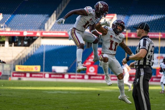 Harlan Kwofie (Rhein Fire, 10) und Jonathan Scott (Rhein Fire, 11) feiern die Punkte, GER Rhein Fire vs. Alpine Rams, American Football, AFLE, Saison 2026, 01.08.2026 GER Rhein Fire vs. Alpine Rams, American Football, AFLE, Saison 2026, 01.08.2026 Duisburg *** Harlan Kwofie of the Rhein Fire, No. 10, and Jonathan Scott of the Rhein Fire, No. 11, celebrate scoring points; GER Rhein Fire vs. Alpine Rams, American Football, AFLE, 2026 season, August 1, 2026 GER Rhein Fire vs. Alpine Rams, American football, AFLE, 2026 season, August 1, 2026 Duisburg Copyright: xEibner-Pressefoto FabianxFriesex EP_FFE