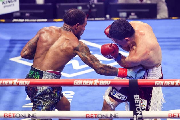 August 01, 2026: (L-R) Lamont Roach Jr. punches William Zepeda during their WBC Lightweight title fight inside The Theater at the Virgin Hotels on August 1, 2026 in Las Vegas, NV. CSM. Las Vegas United States of America - ZUMAc04_ 20260801_zma_c04_295 Copyright: xChristopherxTrimx