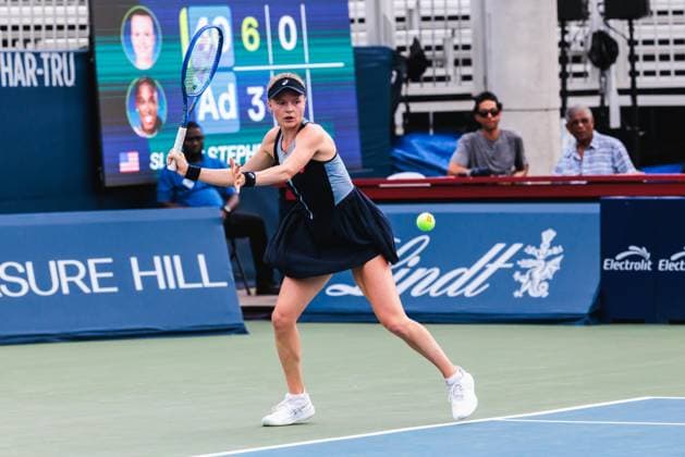 August 1, 2026, Toronto, Ontario, Canada: HARRIET DART of United Kingdom is seen in action against SLOANE STEPHENS of United States of America during a women s singles qualifying match at the 2026 National Bank Open at Sobeys Stadium in Toronto, Ontario. Toronto Canada - ZUMAt160 20260801_zip_t160_043 Copyright: xMathewxTsangx