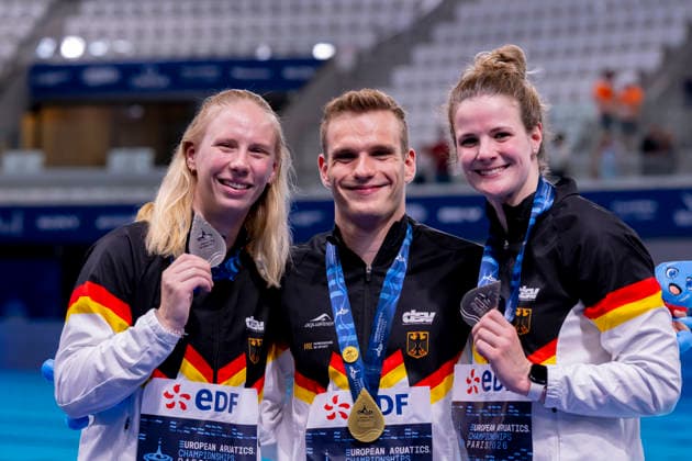 France, Paris, Centre Aquatique Olympique Metropole du Grand Paris, 01.08.2026, European Aquatics Championships Artistic Swimming, Day 1, Men™s 1m Springboard Final, Germanys Gold Medal winner Moritz Linus Wesemann and Silver Medal Winners Pauline Alexandra Pfeif and Elena Wassen, Photo by Eibner Pressefoto Tino Henschel European Aquatics Championships Artistic Swimming, Day 1, Men™s 1m Springboard Final Paris *** France, Paris, Centre Aquatique Olympique Metropole du Grand Paris, August 1, 2026, European Aquatics Championships – Artistic Swimming, Day 1, Men’s 1m Springboard Final, Germany’s gold medalist Moritz Linus Wesemann and silver medalists Pauline Alexandra Pfeif and Elena Wassen, Photo by Eibner Pressefoto Tino Henschel European Aquatics Championships Artistic Swimming, Day 1, Men’s 1m Springboard Final, Paris Copyright: xEibnerxPressefotox