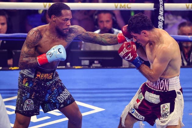 August 01, 2026: (L-R) Lamont Roach Jr. punches William Zepeda during their WBC Lightweight title fight inside The Theater at the Virgin Hotels on August 1, 2026 in Las Vegas, NV. CSM. Las Vegas United States of America - ZUMAc04_ 20260801_zma_c04_278 Copyright: xChristopherxTrimx