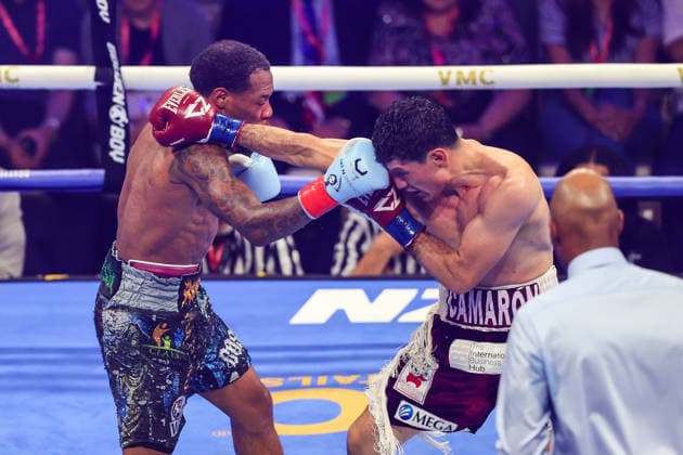 August 01, 2026: (L-R) Lamont Roach Jr. and William Zepeda exchange punches during their WBC Lightweight title fight inside The Theater at the Virgin Hotels on August 1, 2026 in Las Vegas, NV. CSM. Las Vegas United States of America - ZUMAc04_ 20260801_zma_c04_268 Copyright: xChristopherxTrimx