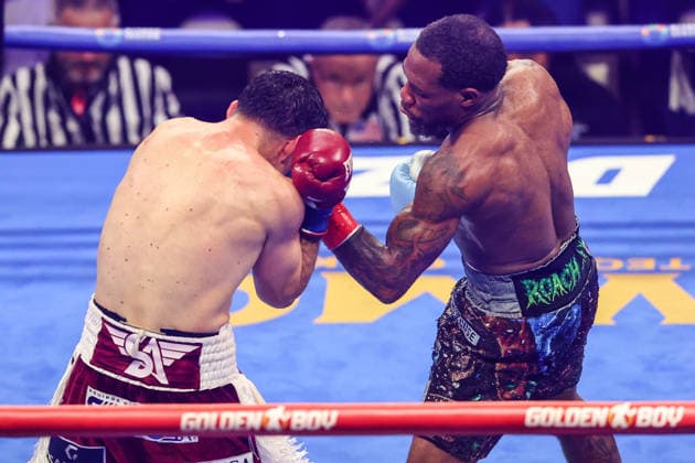 August 01, 2026: (R-L) Lamont Roach Jr. punches William Zepeda during their WBC Lightweight title fight inside The Theater at the Virgin Hotels on August 1, 2026 in Las Vegas, NV. CSM. Las Vegas United States of America - ZUMAc04_ 20260801_zma_c04_262 Copyright: xChristopherxTrimx