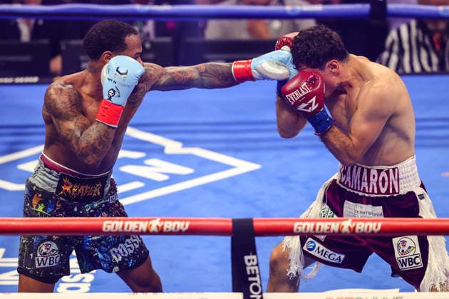 August 01, 2026: (L-R) Lamont Roach Jr. punches William Zepeda during their WBC Lightweight title fight inside The Theater at the Virgin Hotels on August 1, 2026 in Las Vegas, NV. CSM. Las Vegas United States of America - ZUMAc04_ 20260801_zma_c04_263 Copyright: xChristopherxTrimx