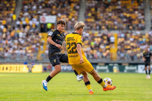 Jay Kruiver (Roda Kerkrade, 22) spielt einen langen Ball, davor Faton Ademi (Alemannia Aachen, 36) Roda Kerkrade vs. Alemannia Aachen, Fussball, Internationales Testspiel, Saison 2026 2027, 01.08.2026 Roda Kerkrade vs. Alemannia Aachen, Fussball, Internationales Testspiel, Saison 2026 2027, 01.08.2026 Kerkrade *** Jay Kruiver (Roda Kerkrade, 22) plays a long ball; in front of him is Faton Ademi (Alemannia Aachen, 36). Roda Kerkrade vs. Alemannia Aachen, soccer, international friendly, 2026–2027 season, August 1, 2026, Roda Kerkrade vs. Alemannia Aachen, soccer, international friendly, 2026–2027 season, August 1, 2026, Kerkrade Copyright: xEibner-Pressefoto J.xDerondeaux EP_JDU