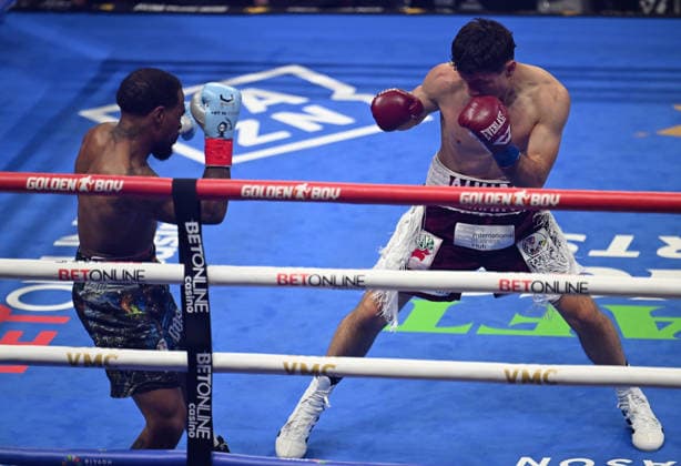 Lamont Roach vs. William Zepeda in Las Vegas LAS VEGAS, NEVADA - AUG 1: Lamont Roach (turquoise glove) and William Zepeda (burgundy glove) exchange punches during the main event for their WBC Lightweight World Championship, WM, Weltmeisterschaft title fight on Saturday night at The Theater Virgin Hotel in Las Vegas, Nevada, United States on August 1, 2026. Tayfun Coskun Anadolu Las Vegas United States. Editorial use only. Please get in touch for any other usage.  Copyright: x2026xAnadoluxTayfunxCoskunx