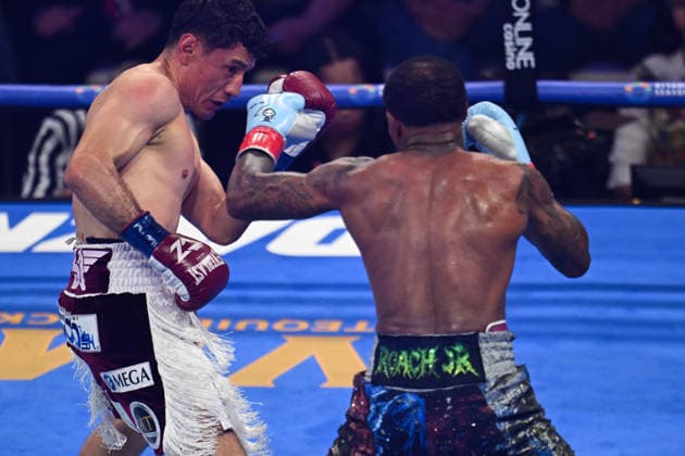 Lamont Roach vs. William Zepeda in Las Vegas LAS VEGAS, NEVADA - AUG 1: Lamont Roach (turquoise glove) and William Zepeda (burgundy glove) exchange punches during the main event for their WBC Lightweight World Championship, WM, Weltmeisterschaft title fight on Saturday night at The Theater Virgin Hotel in Las Vegas, Nevada, United States on August 1, 2026. Tayfun Coskun Anadolu Las Vegas United States. Editorial use only. Please get in touch for any other usage.  Copyright: x2026xAnadoluxTayfunxCoskunx