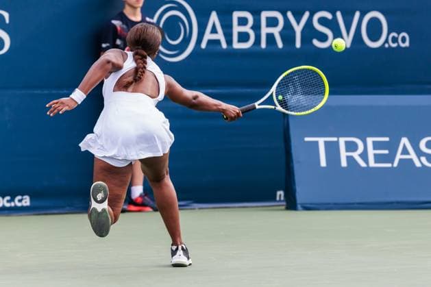 August 1, 2026, Toronto, Ontario, Canada: SLOANE STEPHENS of United States of America is seen in action against HARRIET DART of United Kingdom during a women s singles qualifying match at the 2026 National Bank Open at Sobeys Stadium in Toronto, Ontario. Toronto Canada - ZUMAt160 20260801_zip_t160_039 Copyright: xMathewxTsangx