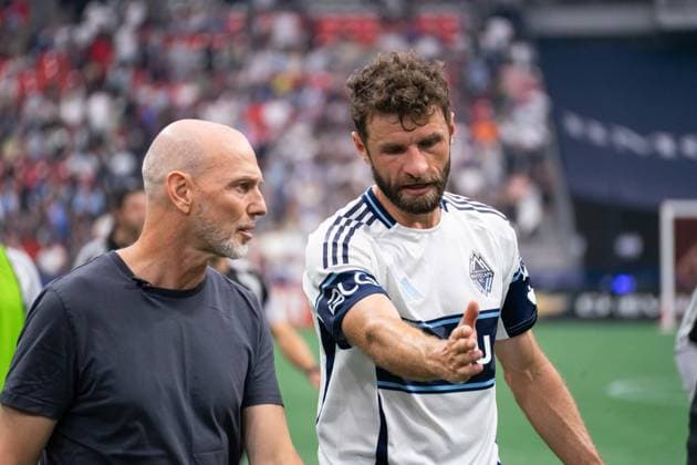 VANCOUVER, CANADA - AUGUST 1: Thomas Muller of Vancouver Whitecaps FC speaks with Head Coach Jesper Sorensen of Vancouver Whitecaps FC at halftime during the Major League Soccer match between Vancouver Whitecaps FC and Los Angeles FC at BC Place Stadium on August 1, 2026 in Vancouver, British Columbia, Canada.  Copyright: xAmyxElle SPPx Sportspressphoto_SPR199362