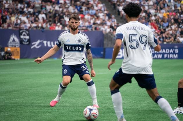VANCOUVER, CANADA - AUGUST 1: Tristan Blackmon of Vancouver Whitecaps FC passes the ball to Jeevan Badwal of Vancouver Whitecaps FC during the Major League Soccer match between Vancouver Whitecaps FC and Los Angeles FC at BC Place Stadium on August 1, 2026 in Vancouver, British Columbia, Canada.  Copyright: xAmyxElle SPPx Sportspressphoto_SPR199372