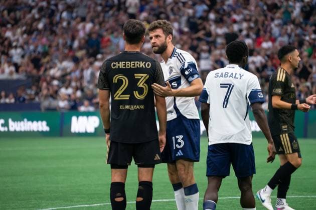 VANCOUVER, CANADA - AUGUST 1: Thomas Muller of Vancouver Whitecaps FC speaks to Yevhen Cheberko of Los Angeles FC after he gets tripped by him during the Major League Soccer match between Vancouver Whitecaps FC and Los Angeles FC at BC Place Stadium on August 1, 2026 in Vancouver, British Columbia, Canada.  Copyright: xAmyxElle SPPx Sportspressphoto_SPR199385